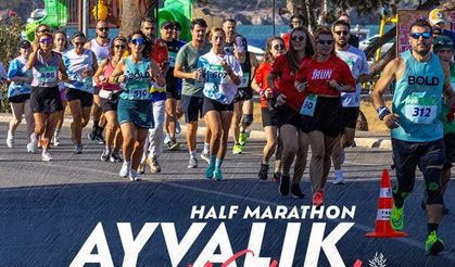 Ayvalık Kurtuluşunu Uluslararası Maratonla kutluyor
