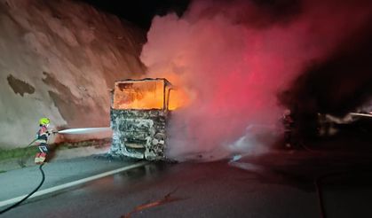 Ekmek teknesinin yanışını çaresizlikle izledi