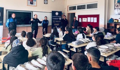 Balıkesir Emniyeti öğrencilere ÇOGEP ile öğretiyor