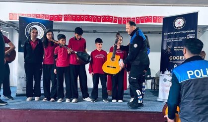 Polisten Kabakdere'de çocuklara müzikle umut
