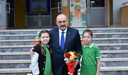 Vali Ustaoğlu’ndan 23 Nisan’da birlik ve gelecek vurgusu