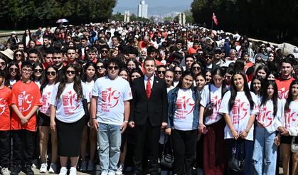 Başkan Akın ve 1071 Balıkesirli Genç Anıtkabir’de