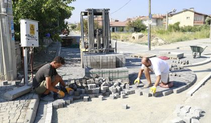 BURHANİYE’DE YOL YAPIM VE ONARIM ÇALIŞMALARI KESİNTİSİZ SÜRÜYOR