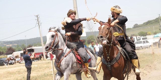 İvrindi'de rahvan at yarışları nefes kesti