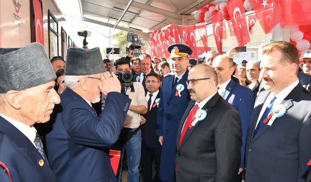 Balıkesirliler Atatürk'ü 101. kez karşıladı