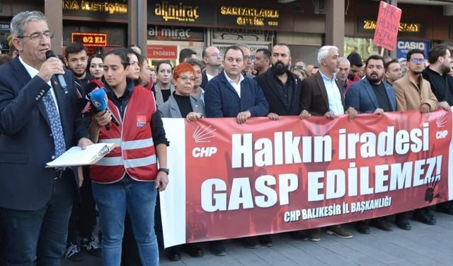 Balıkesir'de CHP'den Ahmet Özer için protesto eylemi