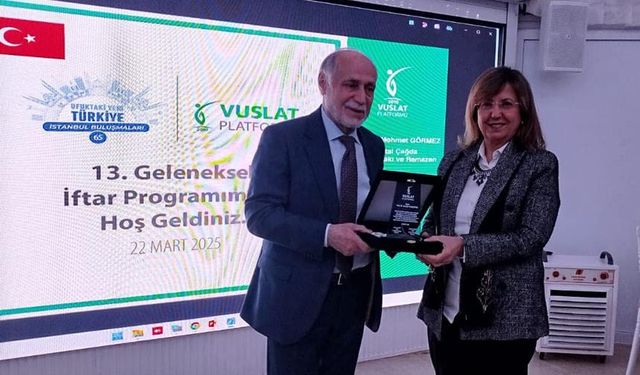 Bedriye Tunçsiper'e Vuslat Platformundan onur ödülü