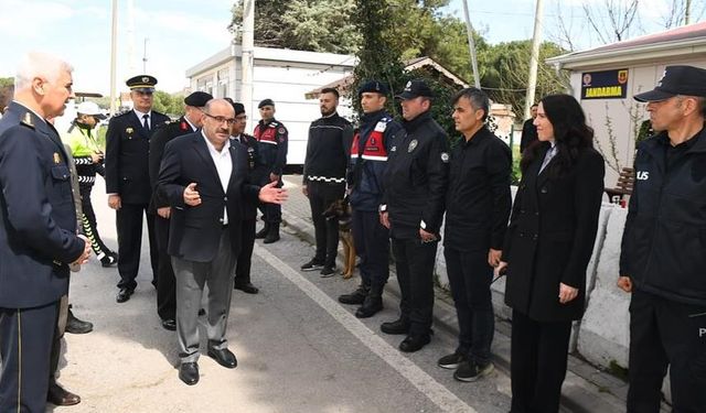 Vali Ustaoğlu ve müdür Yiğit'ten telsizle bayramlaşma