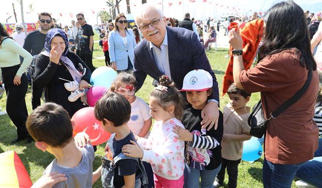 Burhaniye'de çocuklara bayram coşkusu