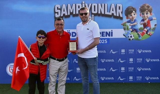 Can Cangök Şampiyonlar Liginde ödüller dağıtıldı