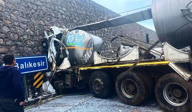 Balıkesir'de korkunç kaza! Süt tankeri sürücüsü öldü