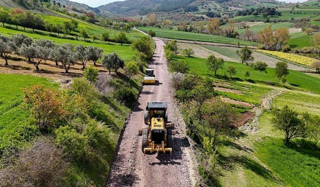 Altıeylül'de kırsal mahalle yollarına özel bakım