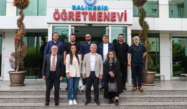 Gazete sahipleri gazeteci vekil Canbey ile buluştu