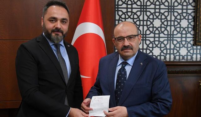 Vali Ustaoğlu, Kızılay'a kurban bağışında bulundu