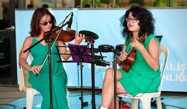 Balıkesir’de binlerce çocuk etkinliklerde doyasıya eğlendi