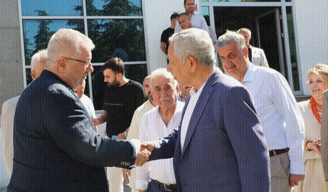Bülent Arınç Edremit Belediyesi'ni ziyaret etti