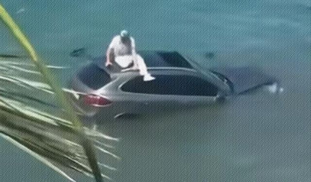 Hızını alamadı, direğe çarptı, ardından denize uçtu