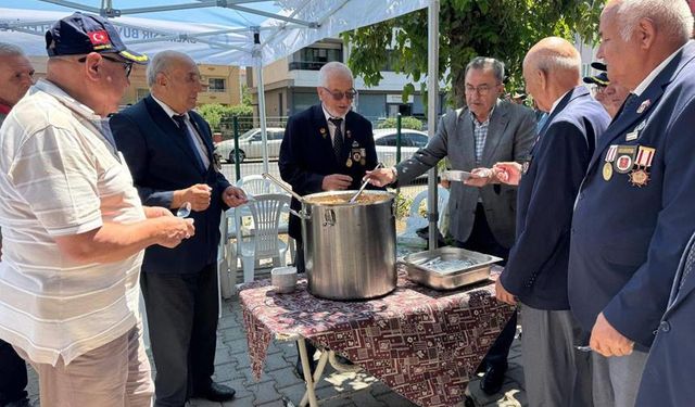 Kıbrıs şehitlerine Balıkesir'de aşureli anma
