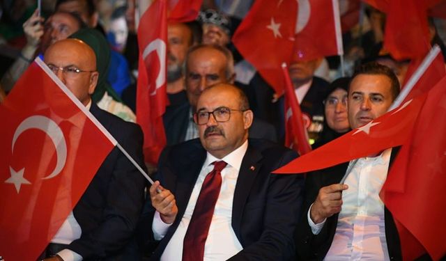 Balıkesir'de Demokrasi ve Milli Birlik Günü coşkusu