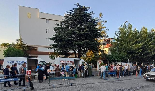 Bigadiç'ten komşu Sındırgı'ya kardeşlik sofrası