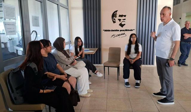 Balıkesir'de öğrencilere yurt kapısında sıcak karşılama