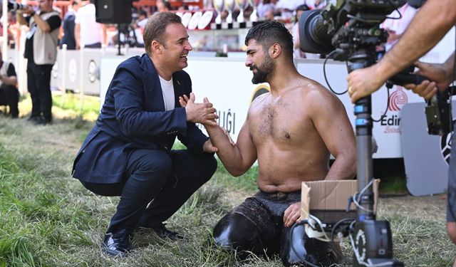 Belediyespor'un Antalyalı güreşçisi Elmalı'da beşpehlivan