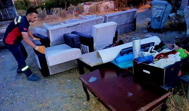 Balıkesir'de çöpe atılan malzemeler arasında yok yok!