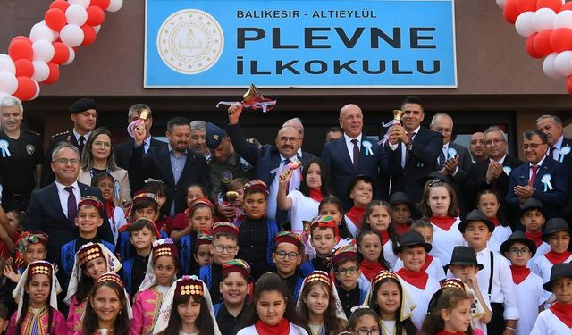 Balıkesir'de ilk ders zilini Vali İsmail Ustaoğlu çaldı!