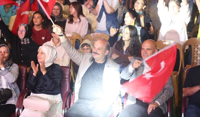 İvrindi kurtuluşunu muhteşem konserle kutladı