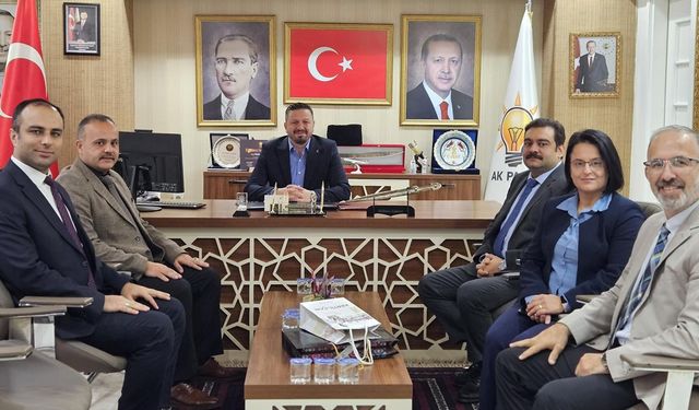 Atatürk Şehir Hastanesi yönetimi AK Parti'yi ziyaret etti