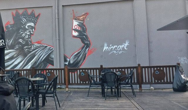 ONON Kafe’deki Poseidon Çizimi tepki çekti