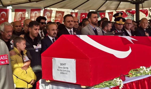 Balıkesir şehidi Emre Sayın'ı yüreğine gömdü