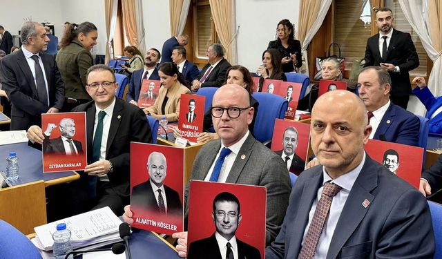 Serkan Sarı tutuklu başkanın portresini gösterdi