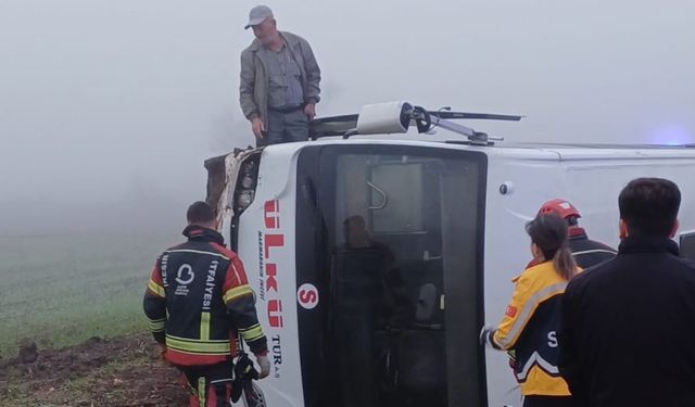 Balıkesir'de öğrenci servisi devrildi: 8 yaralı