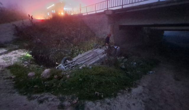 Balıkesir'de feci kaza. Köprüden dereye uçtu!