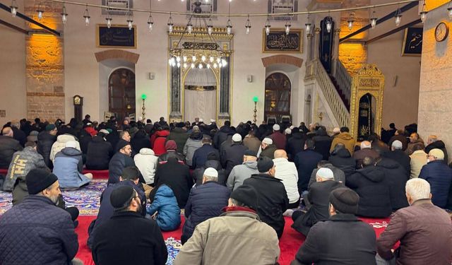 Aileler ve Gençler Sabah Namazında Buluştu