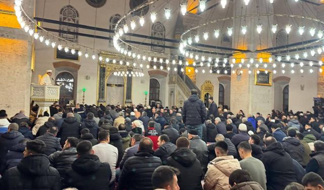 Miraç Kandilinde Balıkesir’de camiler doldu taştı