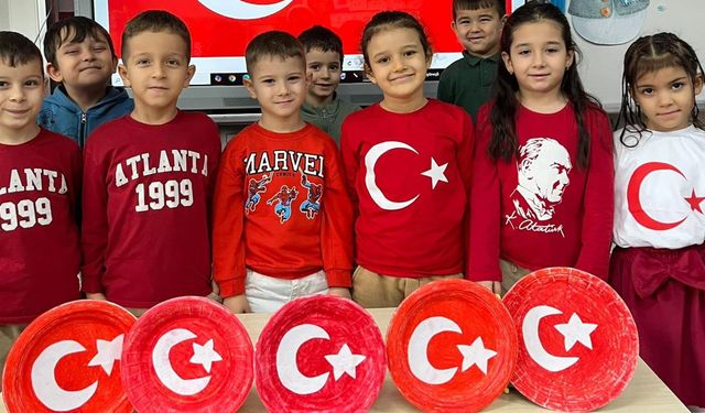 Balıkesir’de İkinci Dönem Bayrak Sevgisiyle Başladı