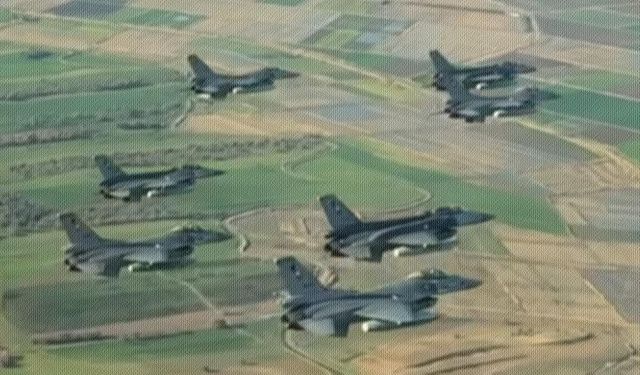 Savaşan Şahinler Gökyüzünden Çanakkale'ye Selam Çaktı