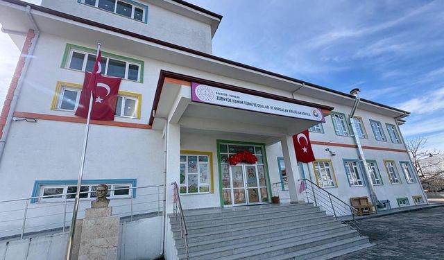Susurluk Zübeyde Hanım Okulu hizmete açıldı