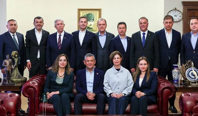 Büyükşehir Belediye Başkanları CHP Genel Merkezi’nde