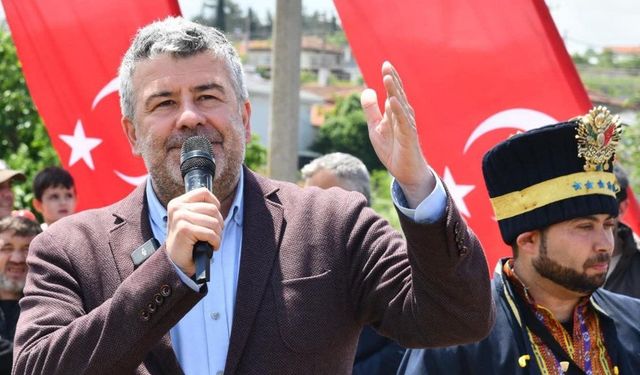 Mesut Akbıyık CHP'de yaşanan olaylara Fransız kalıyor!
