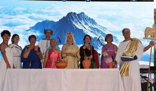 Altınoluk'ta Tanrılı Tanrıçalı Festival Açılışı