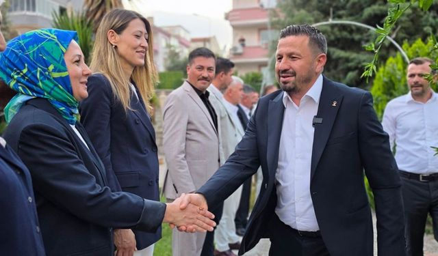 AK Parti'den Balıkesir'de Masa Başında Değil, Sahada Siyaset