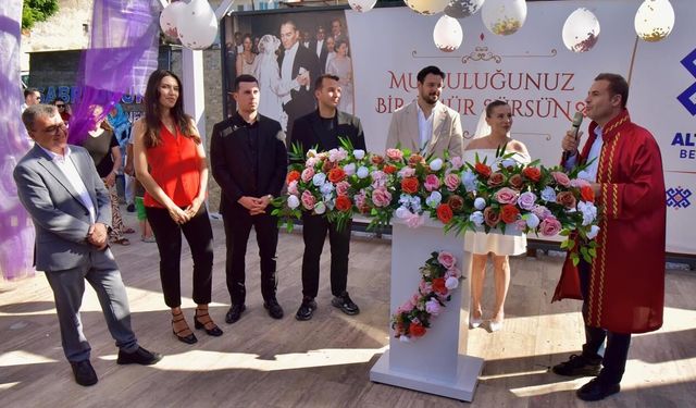 MİLLET PARKIYDI, NİKÂH SALONU OLDU