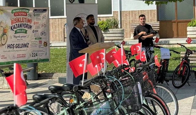 Balıkesir'de Kur’an Kursu Öğrencilerine Bisiklet Ödülü