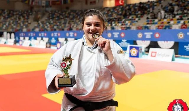 Tatamide Avrupa Fethi: Yağmur Korkmaz Şampiyon