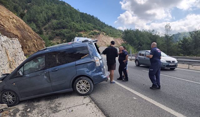 Balıkesir'de Trafik Kazası: 2 Yaralı