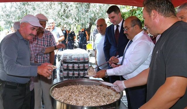 Devlet Sındırgı'nın yanında.. Acı dualarla anıldı
