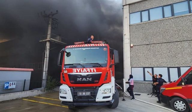 Balıkesir OSB'de Korkutan Yangın.. Dumanlar Şehri Kapladı!